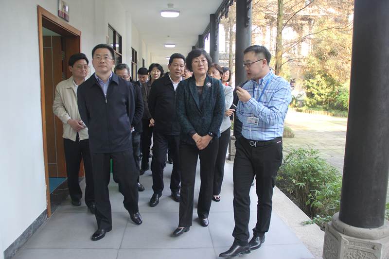 吕彩霞.jpg